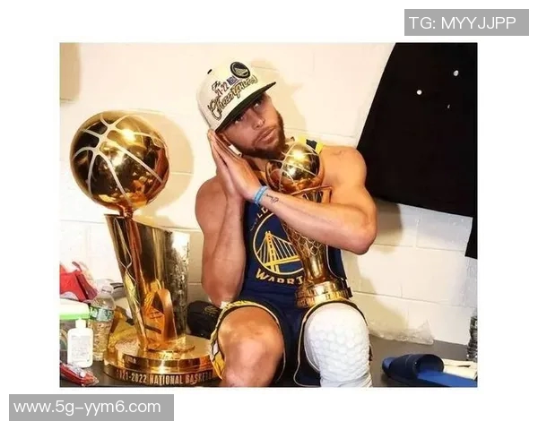 库里三分球命中数突破20个成为本赛季联盟首位达成此成就的球员