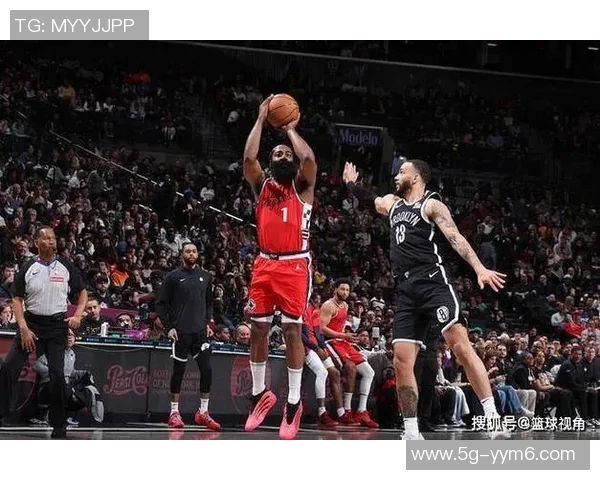 克拉克斯顿高效表现全队依赖他12投8中轻松砍下17分4篮板2助攻