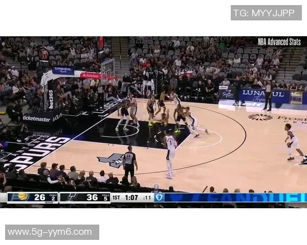 卡特布莱恩特展现灵动风采突破上篮得分引爆全场激情