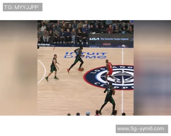 杰伦布朗首节火力全开半场表现出色砍下16分助球队稳住局势 杰伦布朗首节火力全开半场表现出色砍下16分助球队稳住局势