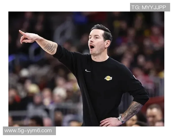 雷迪克称赞黄蜂进攻表现出色并分享防守策略调整经验